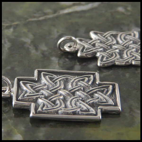 Celtic Knot pendant in Sterling Silver