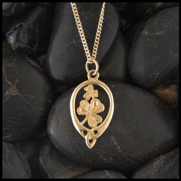 Triquetra Irish Shamrock pendant in 14K Gold