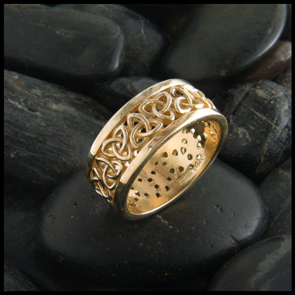 Triquetra Wedding Band in 14K Gold