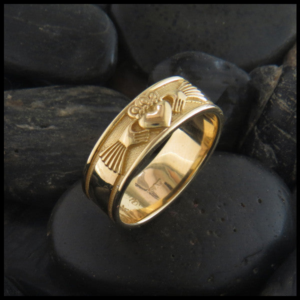 Celtic Claddagh Band Ring in 14K Gold