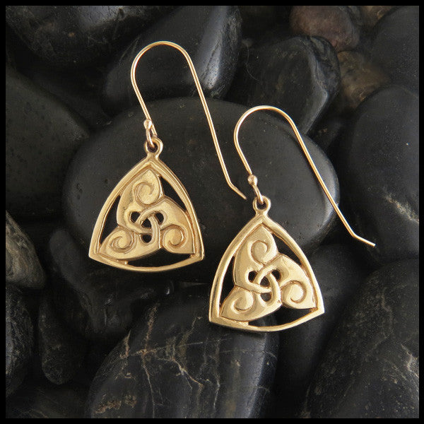 Triskele drop earring in 14K Gold