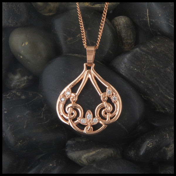 Nouveau Fleur Pendant in rose gold with diamonds