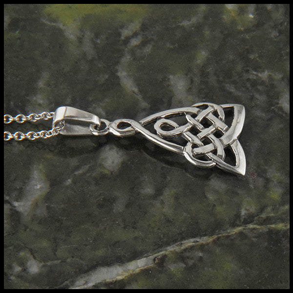 Mother's knot pendant in Sterling silver