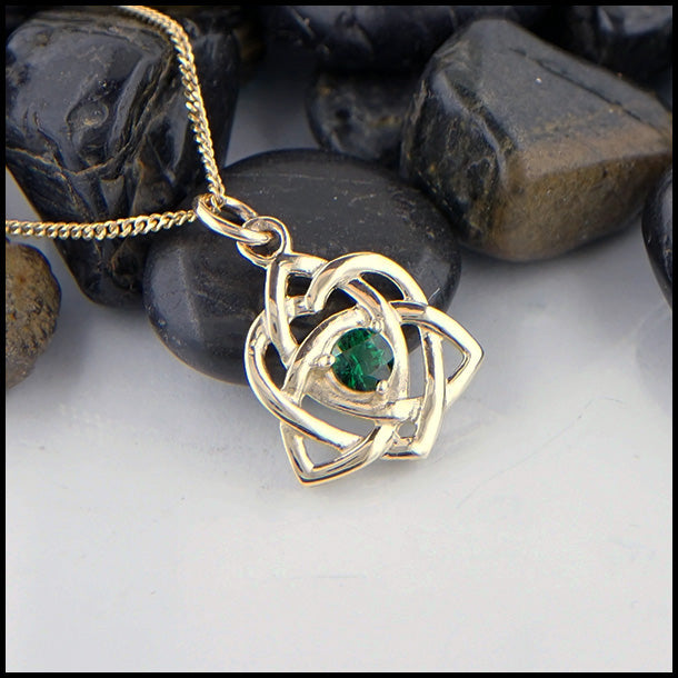 Tsavorite pendant in 14K gold