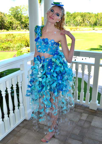 alt="trashion dress made of plastic water bottles project refuge - escama studio"