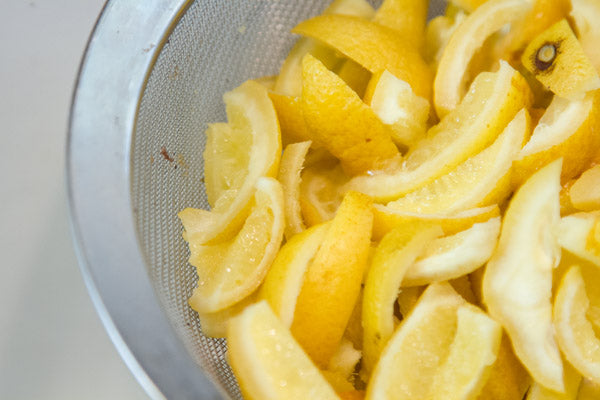 9 Amazing Benefits Of Lemon Peel