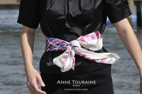 Extra large silk scarves: pink and blue scarf by ANNE TOURAINE Paris™ tied as a fancy belt.