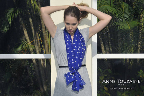 Polka dot scarf, blue, by ANNE TOURAINE Paris™ DIY infinity scarf step 1