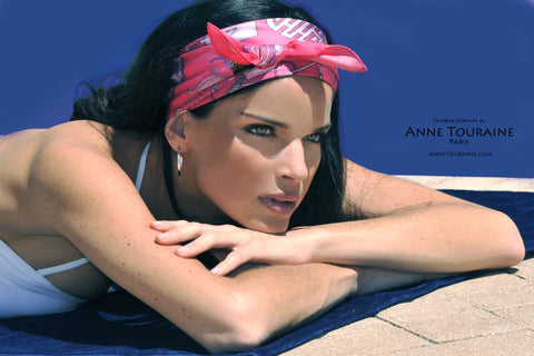 Summer hairstyle with this ANNE TOURAINE Paris™ silk scarf as a colorful headband