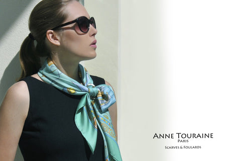 Brown mother of pearl scarf ring by ANNE TOURAINE Paris™. Available in wood, and horn. An elegant solution to keep your scarf in place.