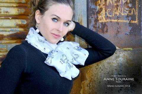 cat patterned silk scarves by ANNE TOURAINE Paris™: pale grey scarf tied around the neck with a fluffy bow