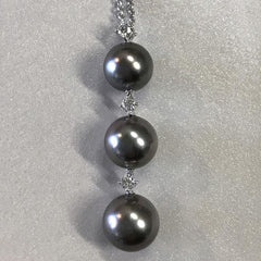 MIKIMOTO JAPANESE AYOKA CULTURED BLACK PEARL AND DIAMOND PENDANT/NECKLACE