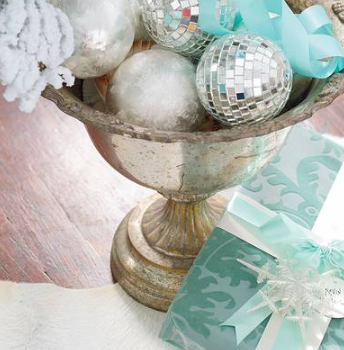 We love sticking to a glittery palette and then adding an unexpected hue to complement the sparkle.  (Southern Living/Monica Buck.)