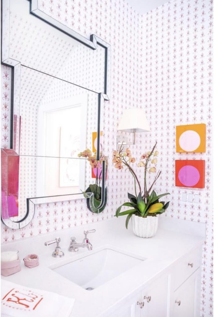 Fabulous bright and cheerful guest bathroom