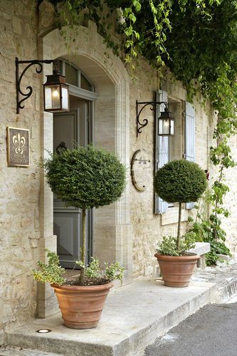 From the traditional entrance, like this friendly door to a Provencal hotel (from tripscout.blogspot.com), I wanted an open view to the terrace and view beyond.