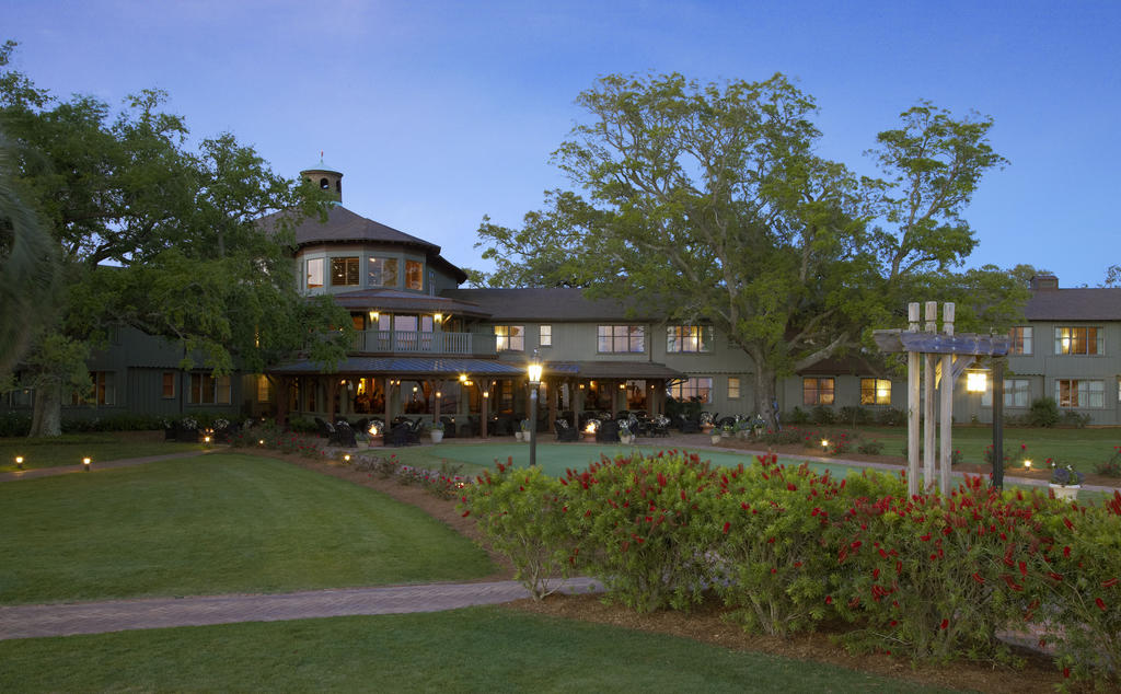 The Grand Hotel in Fairhope, Alabama. Image from Booking.com.