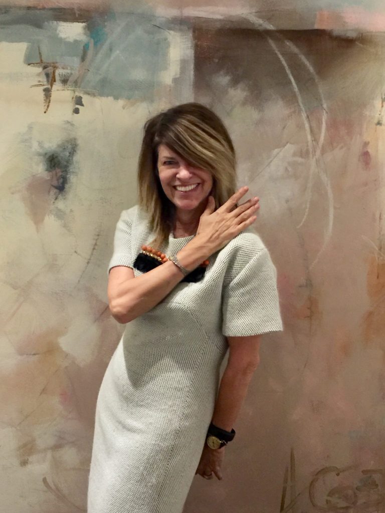 Always fashionable, Linda strikes a pose in front of an Andrea Costa abstract.