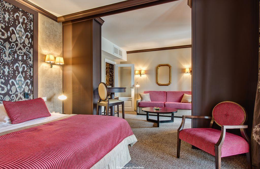 The rooms at the <a href="https://www.perebise.com/en/" target="_blank">Auberge du Pere Bise</a> have been renovated from top to bottom, and I’m liking the play of modern fabrics with some of the more traditional elements (image from Booking.com)