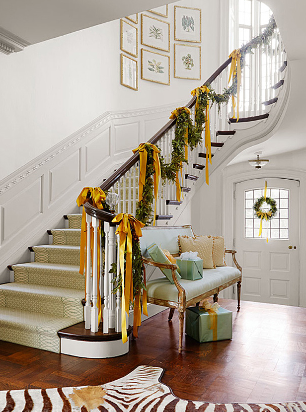 Set the stage with <a href="http://www.traditionalhome.com/design/beautiful-homes/light-and-bright-holiday-style-tudor?page=1" target="_blank">a drama-filled foyer</a>.  Photo: Werner Straube.