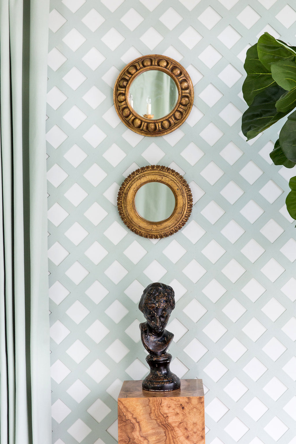 We love the simplicity of this vignette, and the beauty of the juxtaposition against the pretty trellis background.