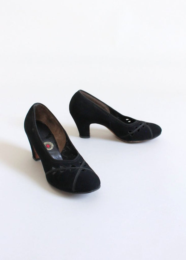 vintage black pumps