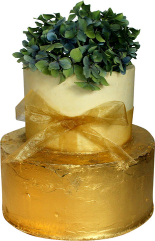 Dello Mano Wedding Cake 2 tier with gold gilt base and fresh flower spray