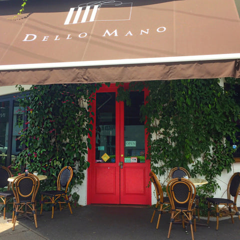 Dello Mano Brownie Cafe situated in Teneriffe Brisbane. Buy brownies here 7 days per week