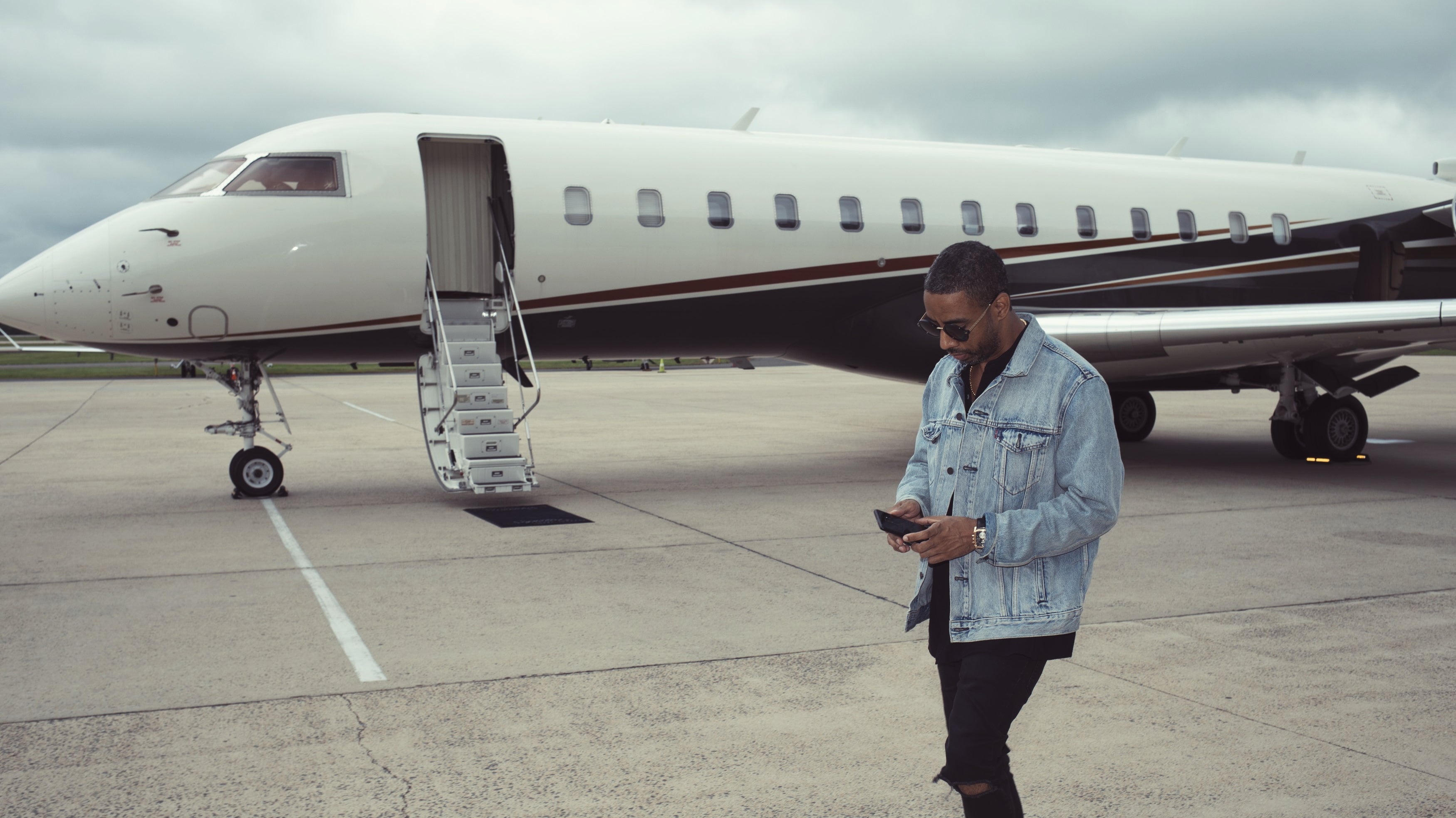 ryan_leslie_private_jet_by_lee_williams