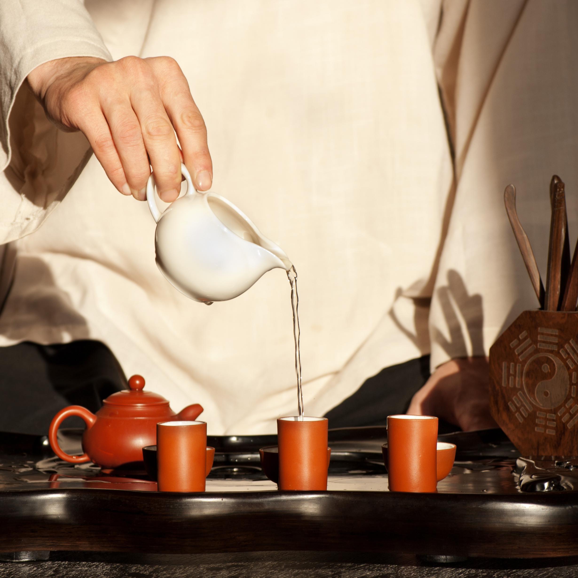 tea master performing a gongfu ceremony