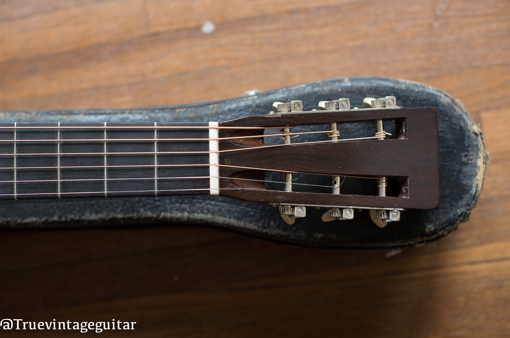 Slot headstock, 1929 Martin 00-28 acoustic guitar
