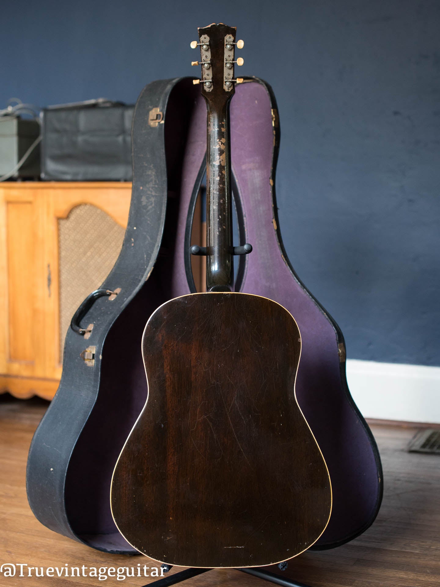 Gibson J-45 acoustic guitar vintage 1944