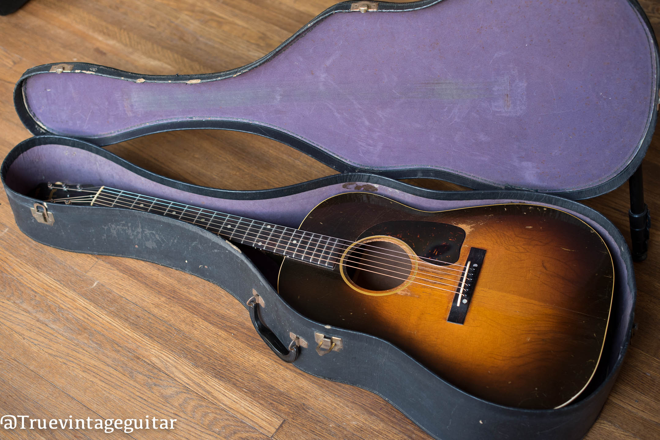 Gibson J-45 acoustic guitar vintage 1944 in original case