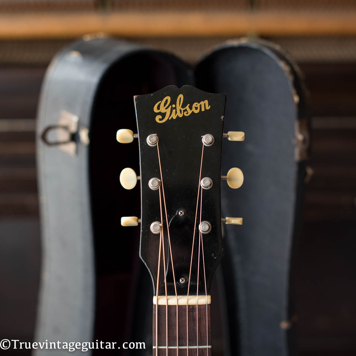 Gold Gibson script logo 1946 LG-2