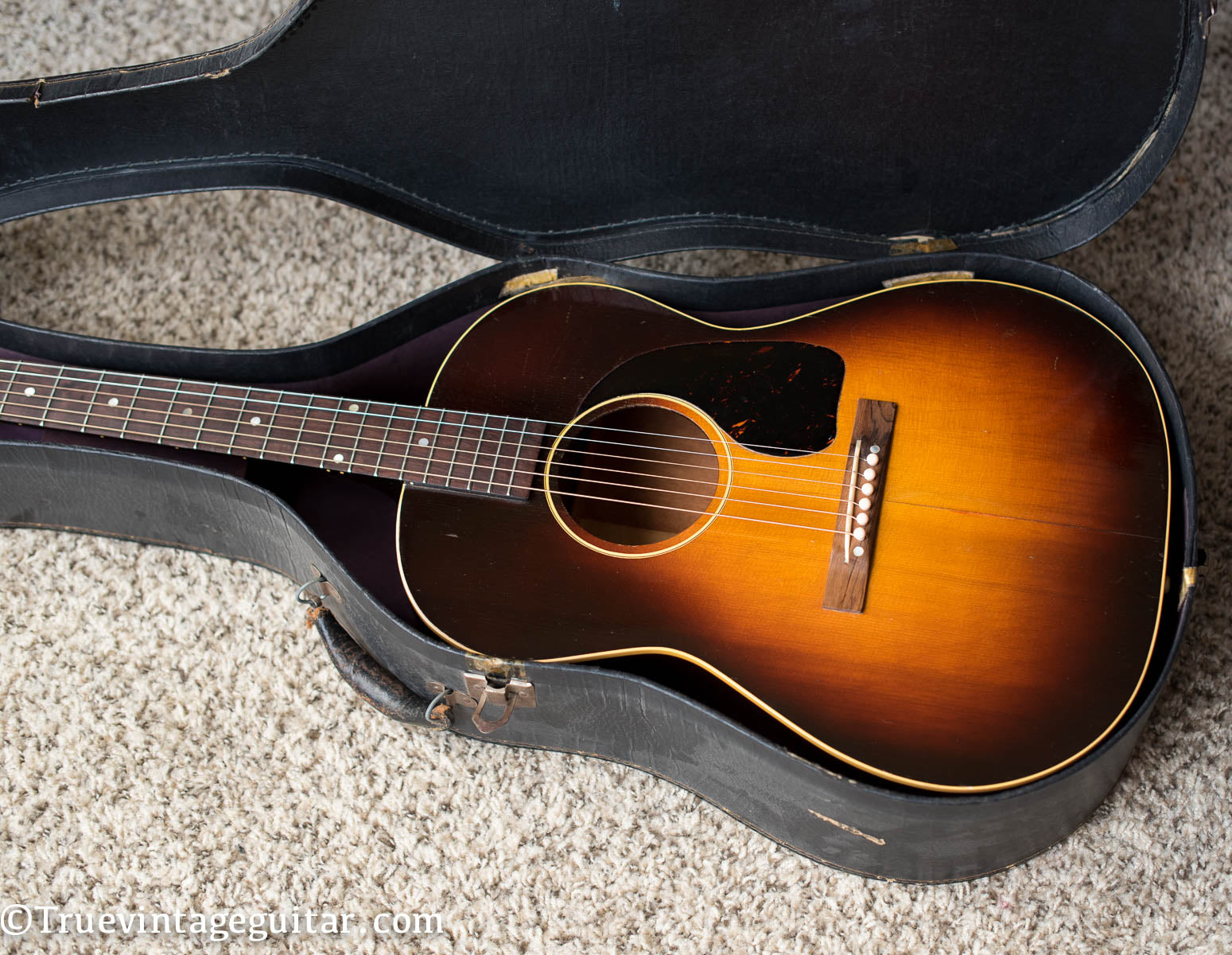 Gibson small body acoustic guitar 1946 LG-2