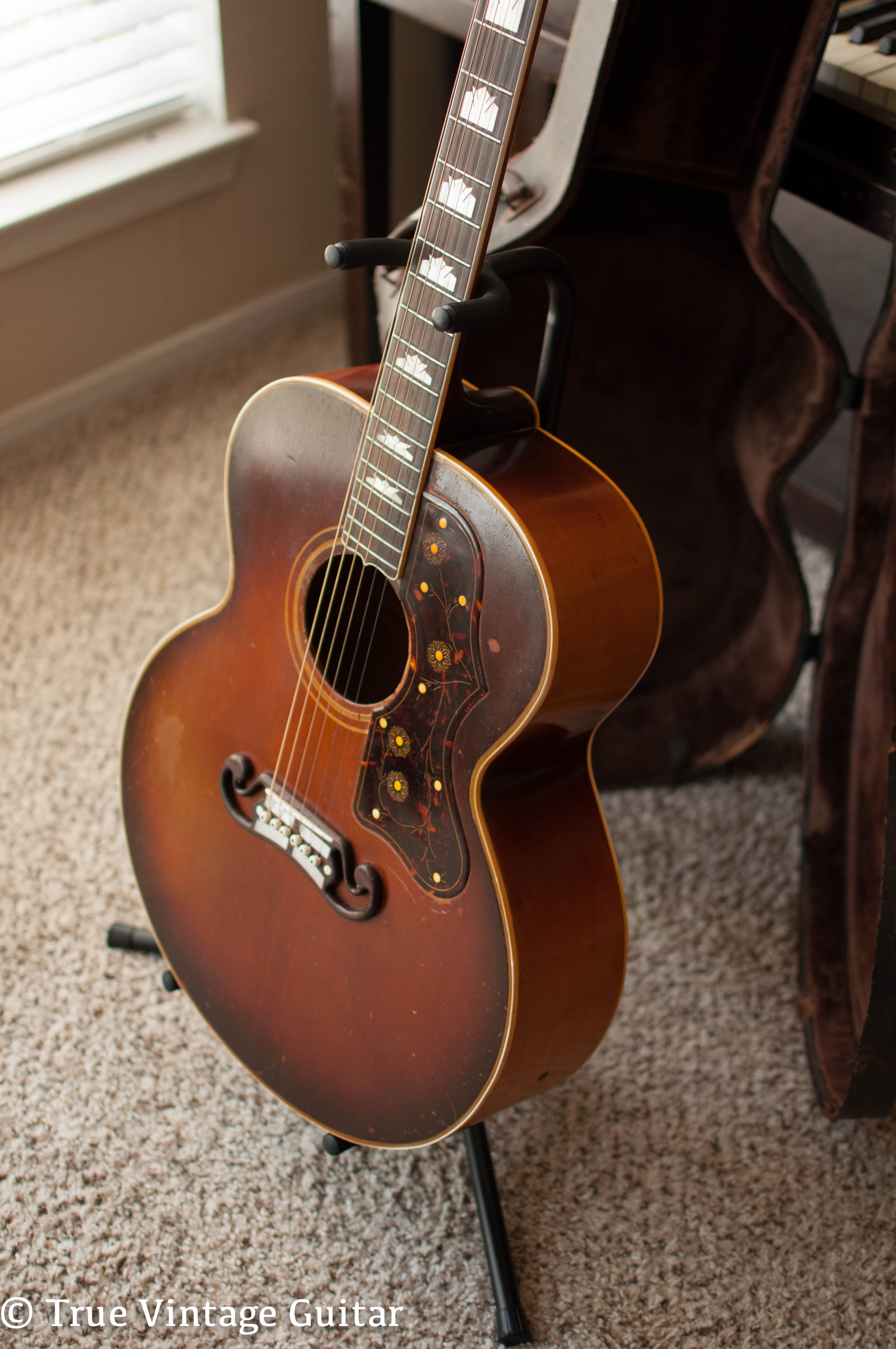 vintage Gibson acoustic guitar SJ-200 1948