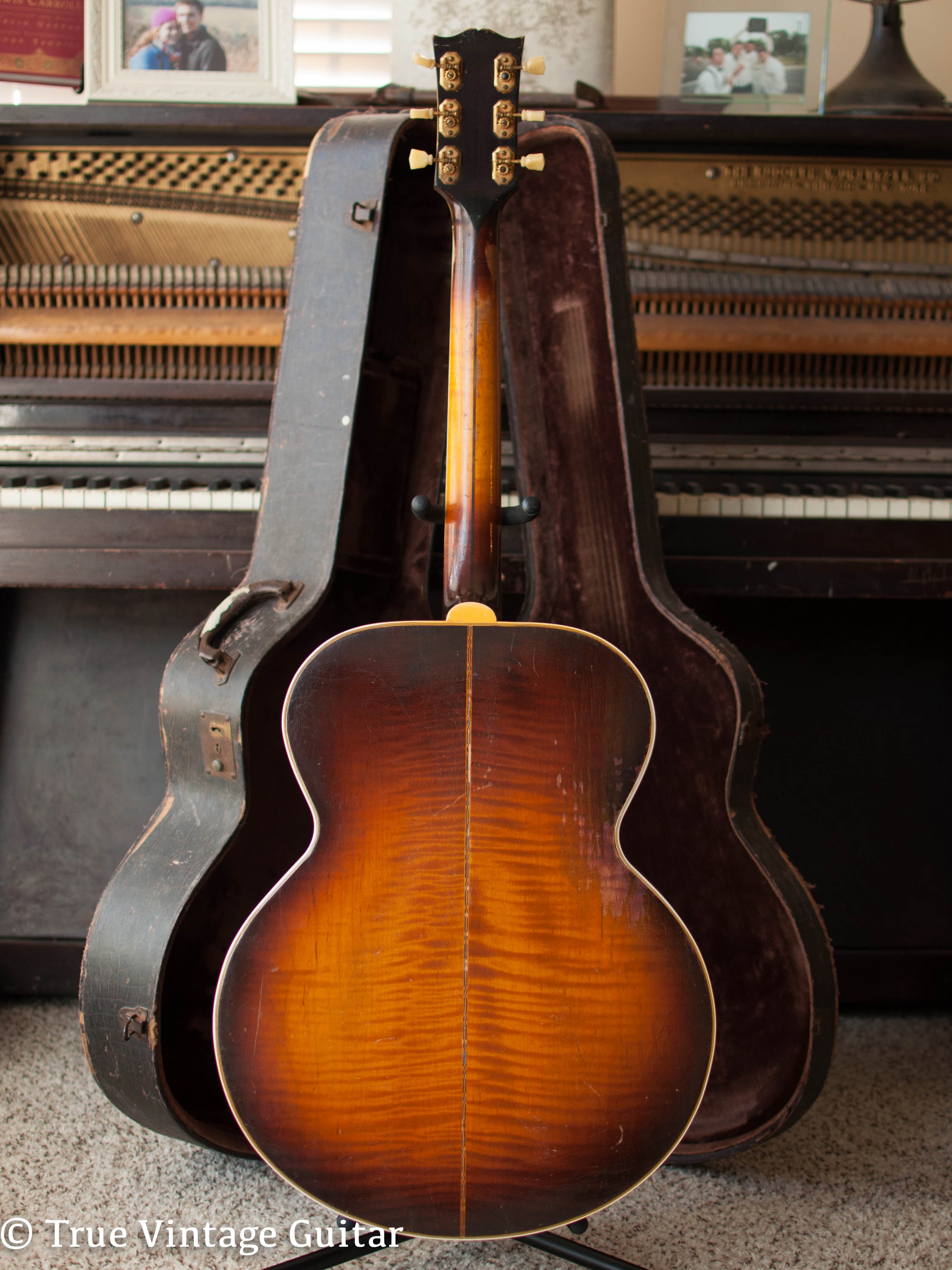 Vintage Gibson acoustic guitar SJ-200 1948 Maple back