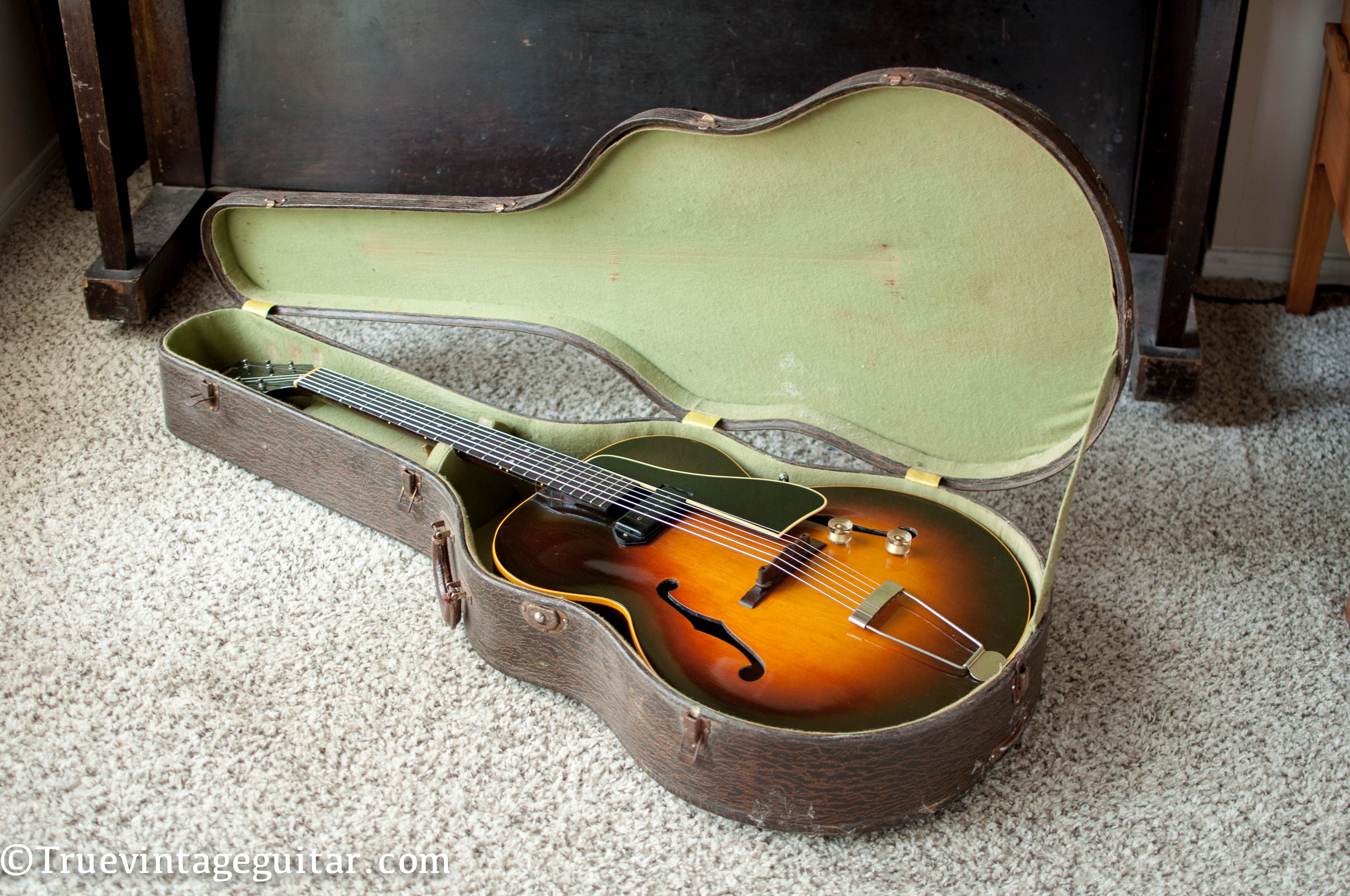 1948 Gibson ES-150 guitar original Lifton hard shell case