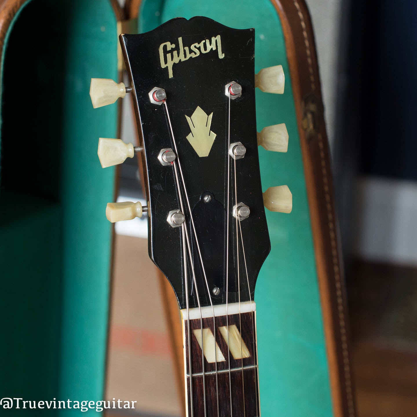 Gibson headstock, pearl inlay, ES-175 guitar 1951