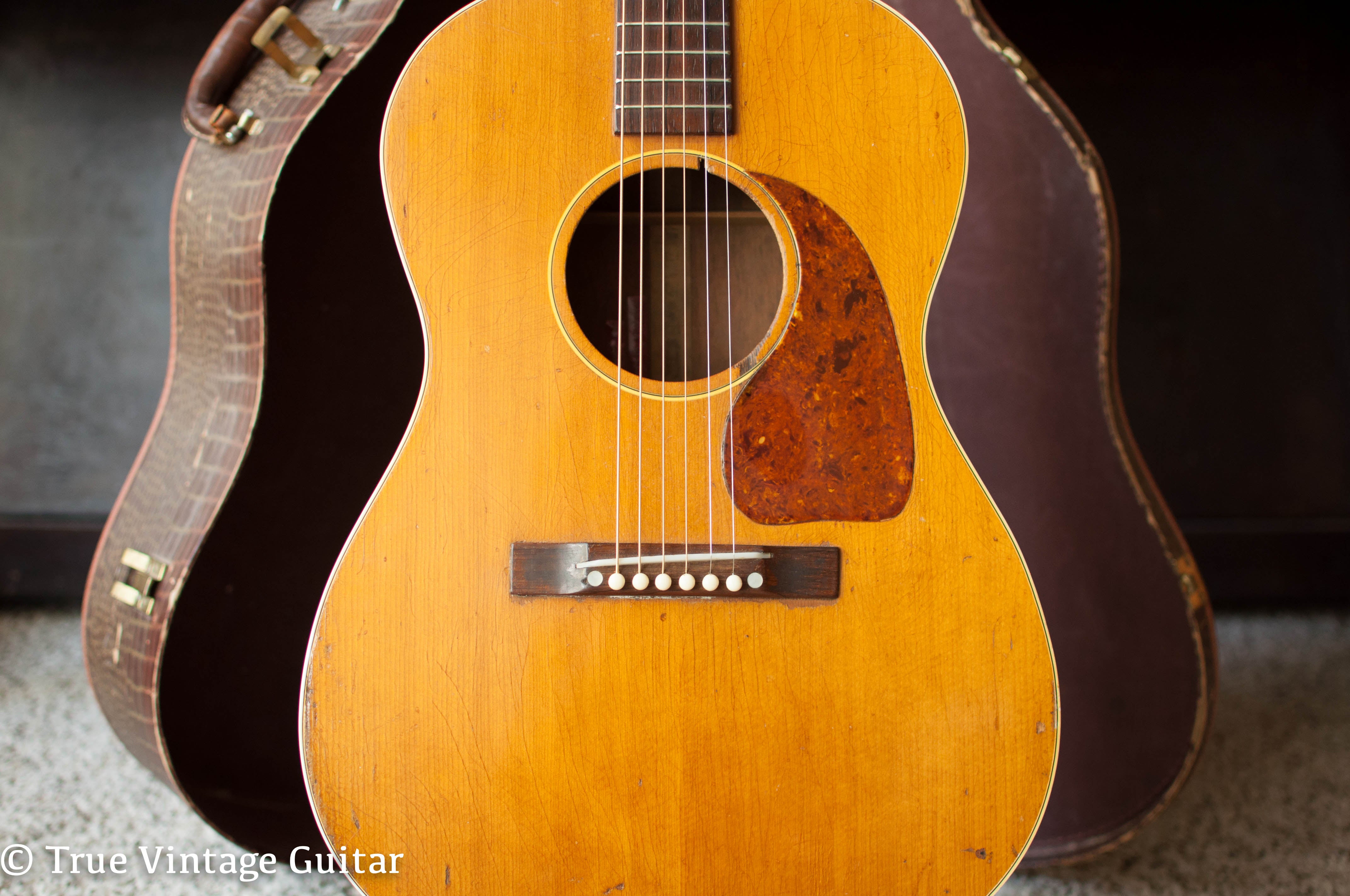 1952 Gibson LG-3 vintage acoustic guitar 