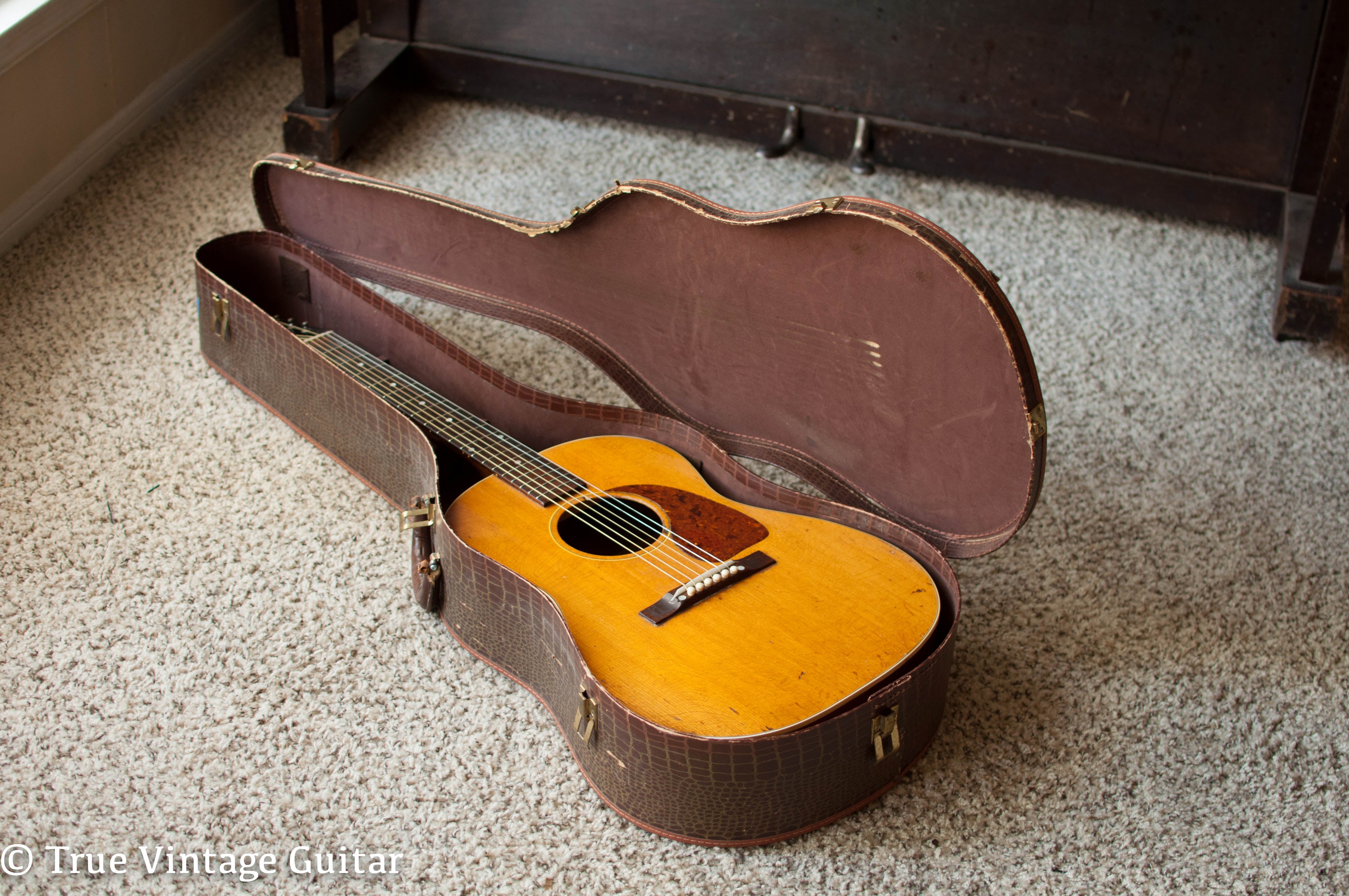 1952 Gibson LG-3 vintage acoustic guitar 
