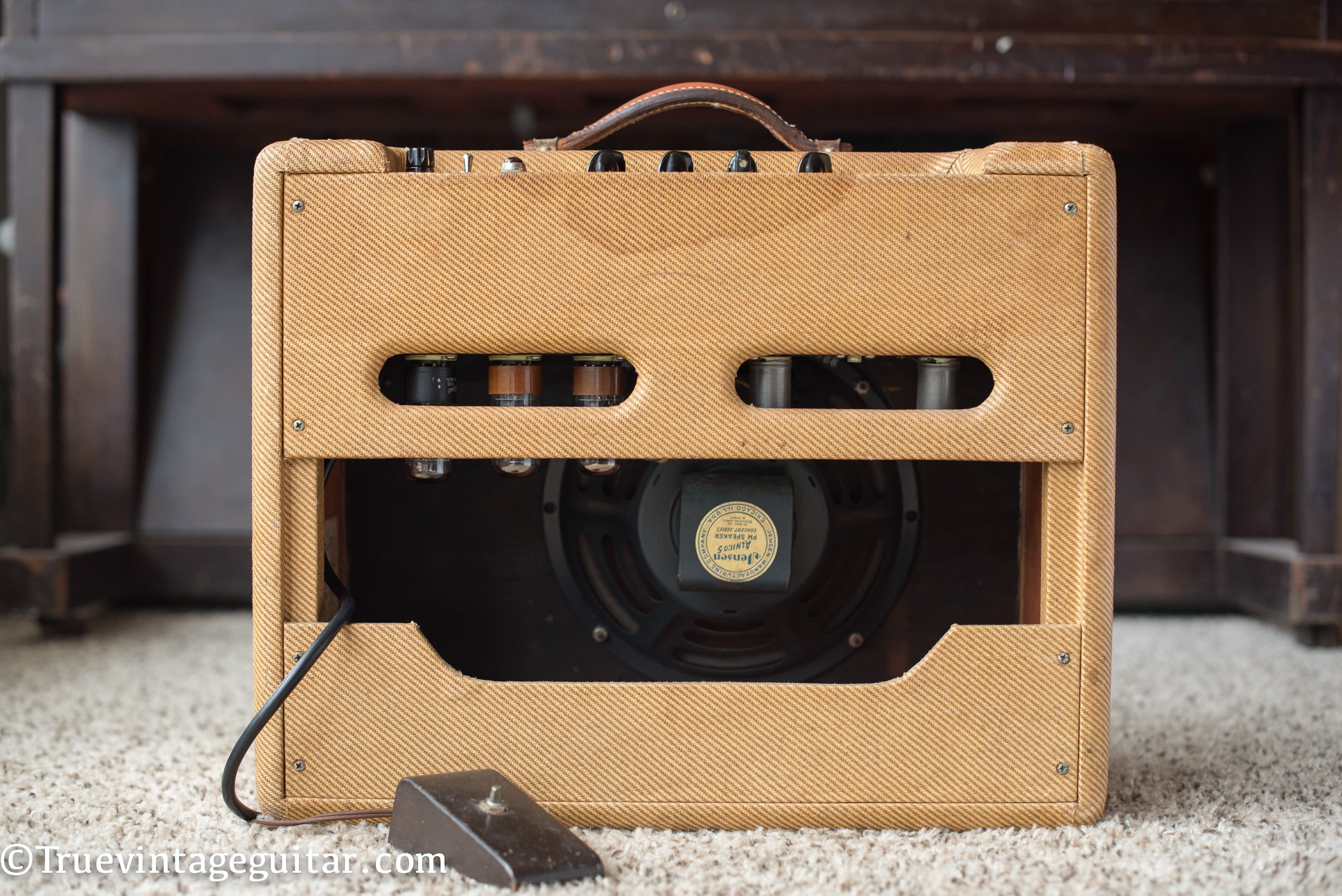 Vintage 1957 Fender Vibrolux amp tweed guitar amplifier