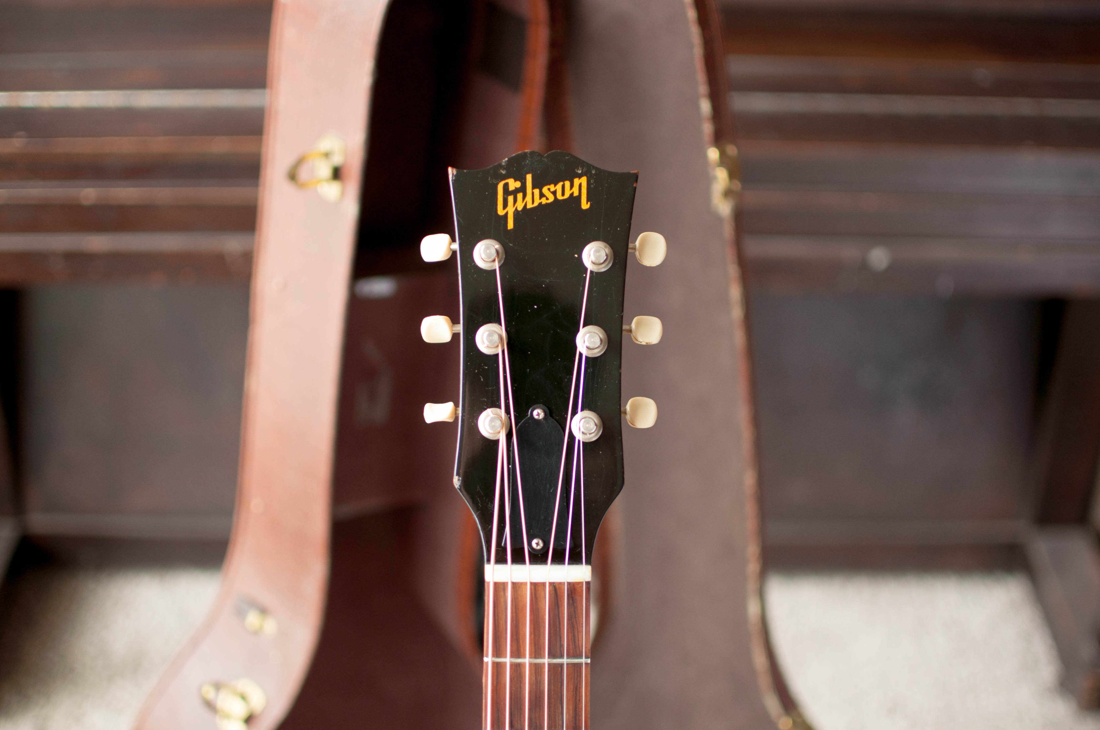 Gibson guitar headstock 1950s