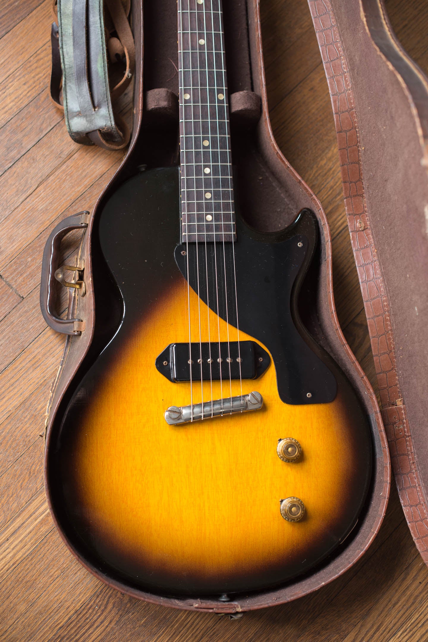 Gibson guitar buyer