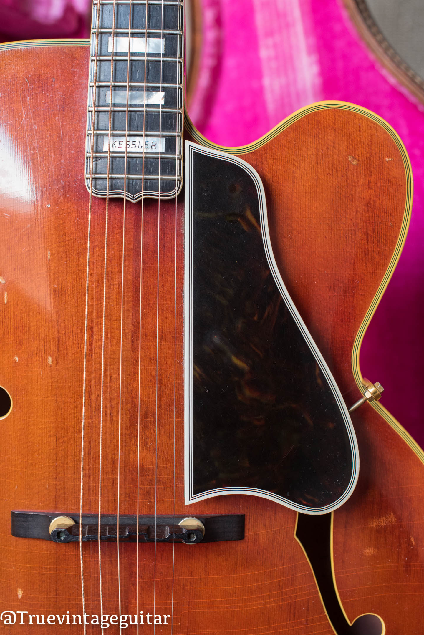 1961 Gibson L-5 CT Special, Cherry, pickguard