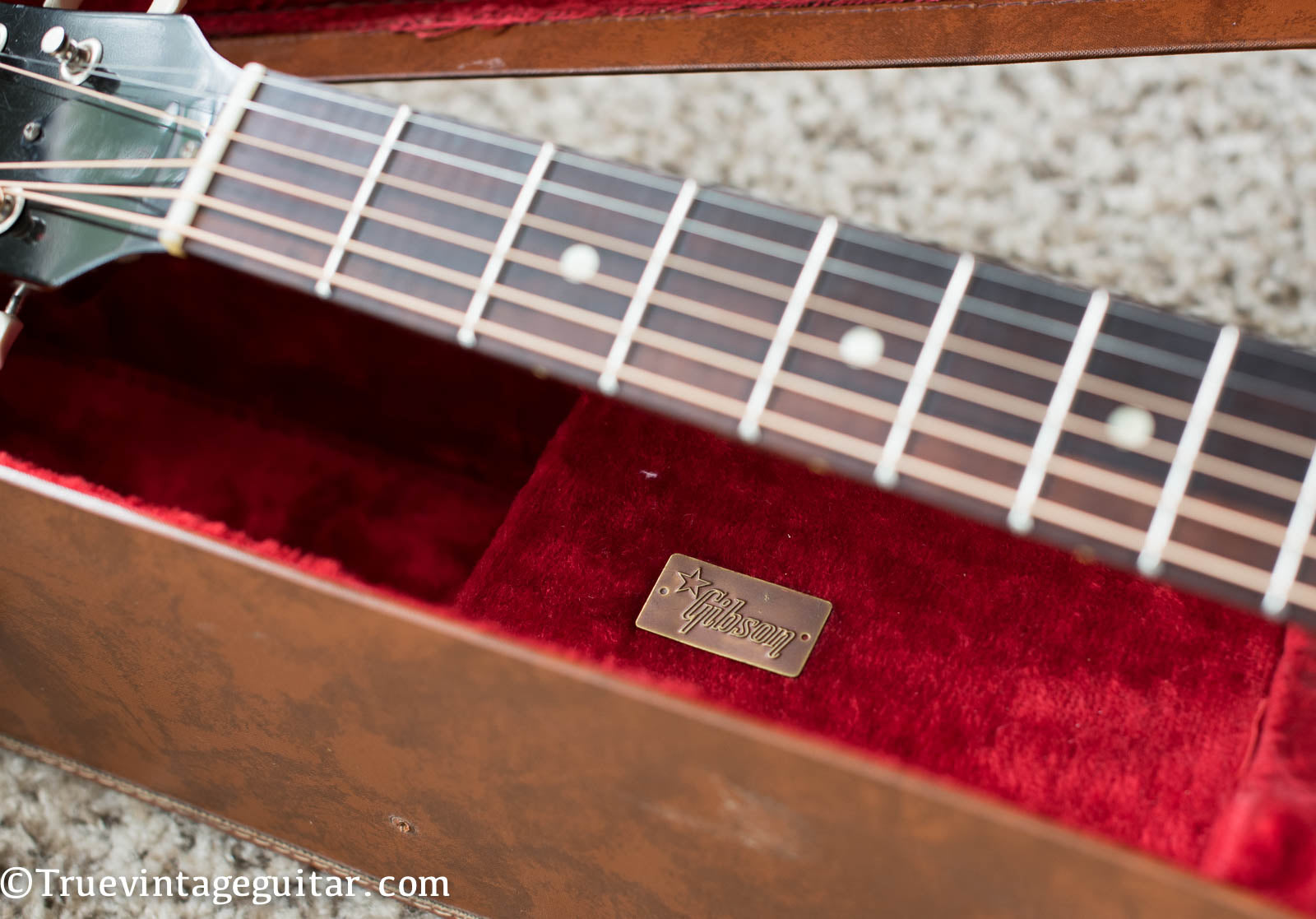 Gibson metal badge case 1962 red velvet brown leather