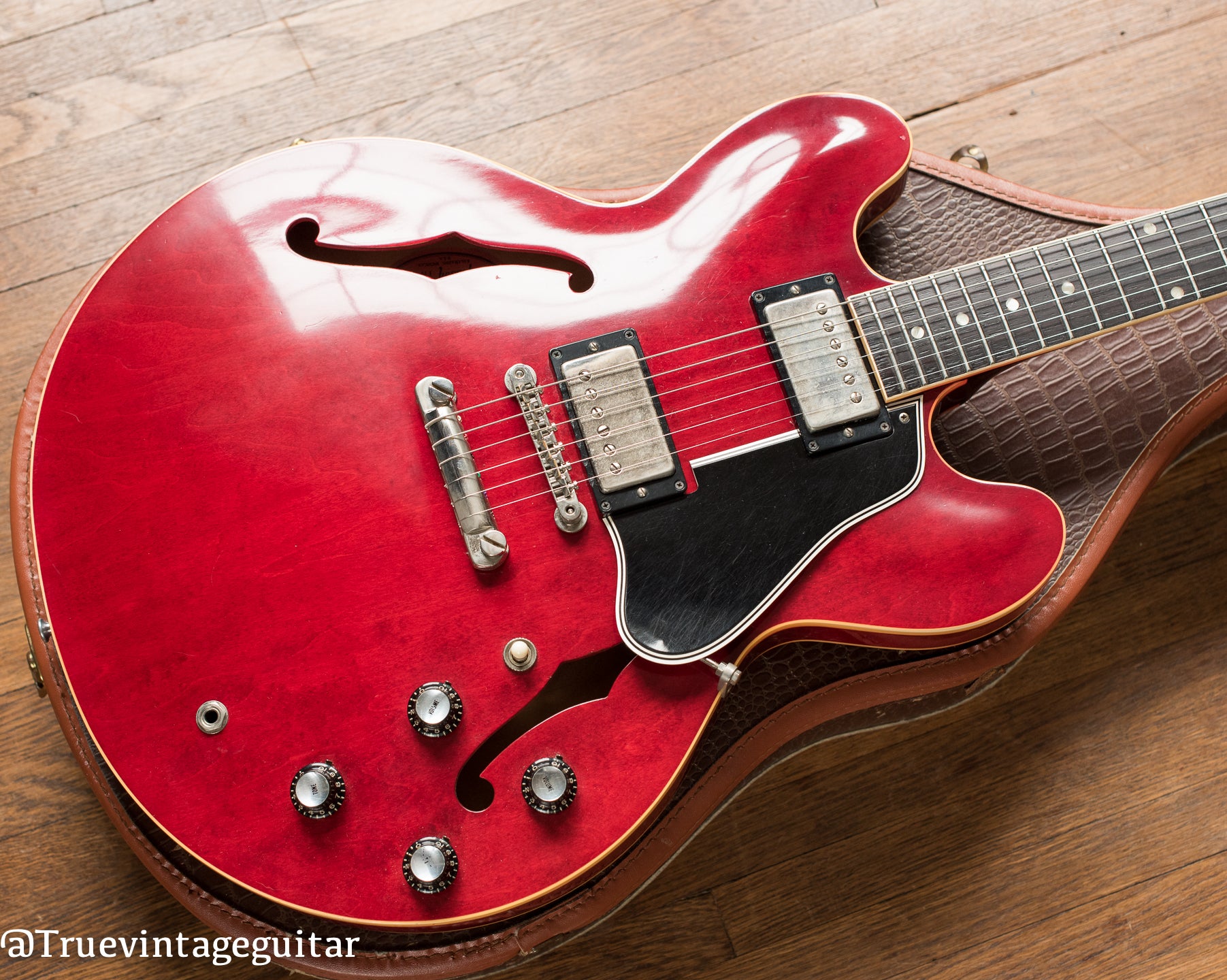 Gibson ES-335 vintage 1962 guitar dot neck fretboard