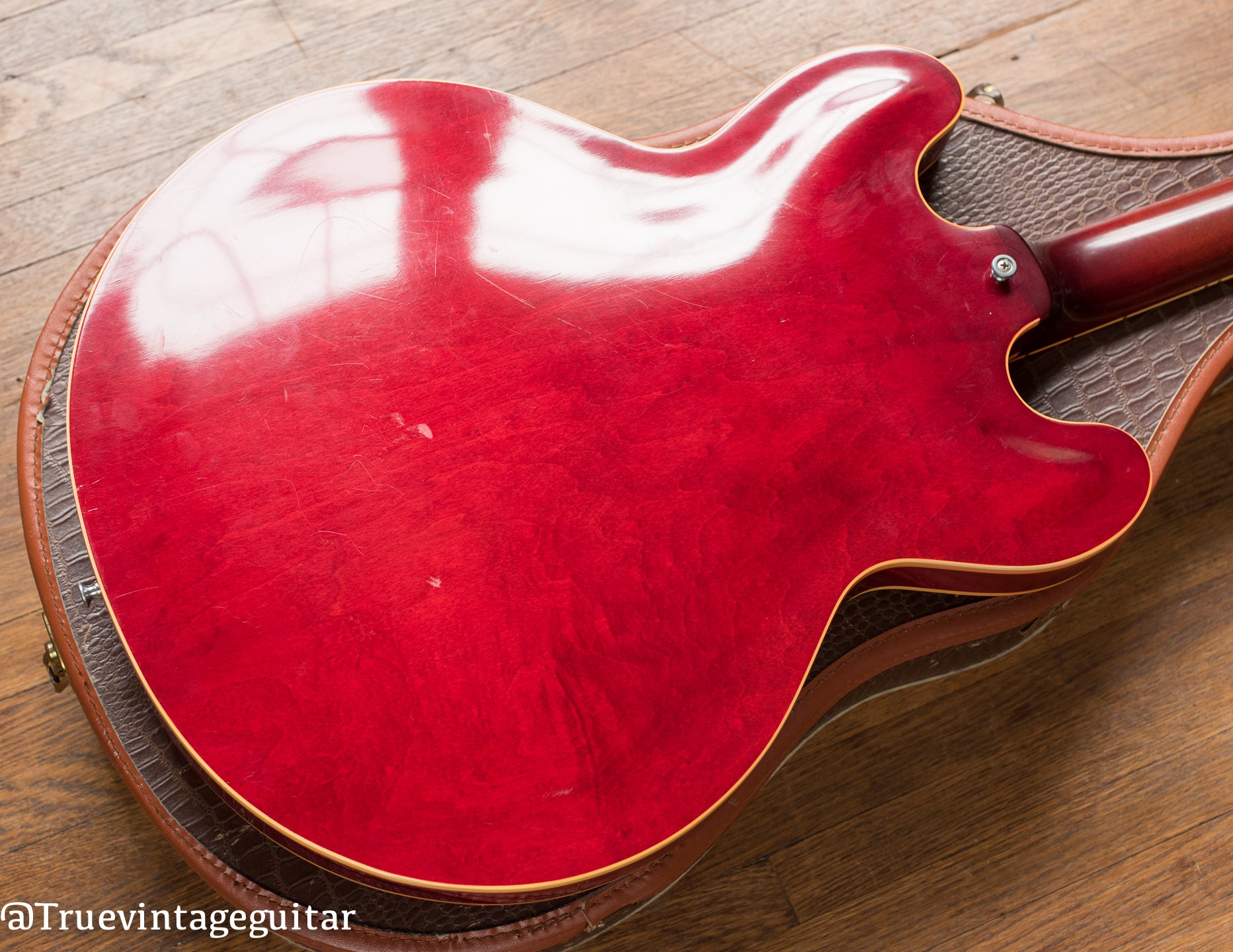 Gibson ES-335 guitar cherry vintage 1962 back cathedral figure