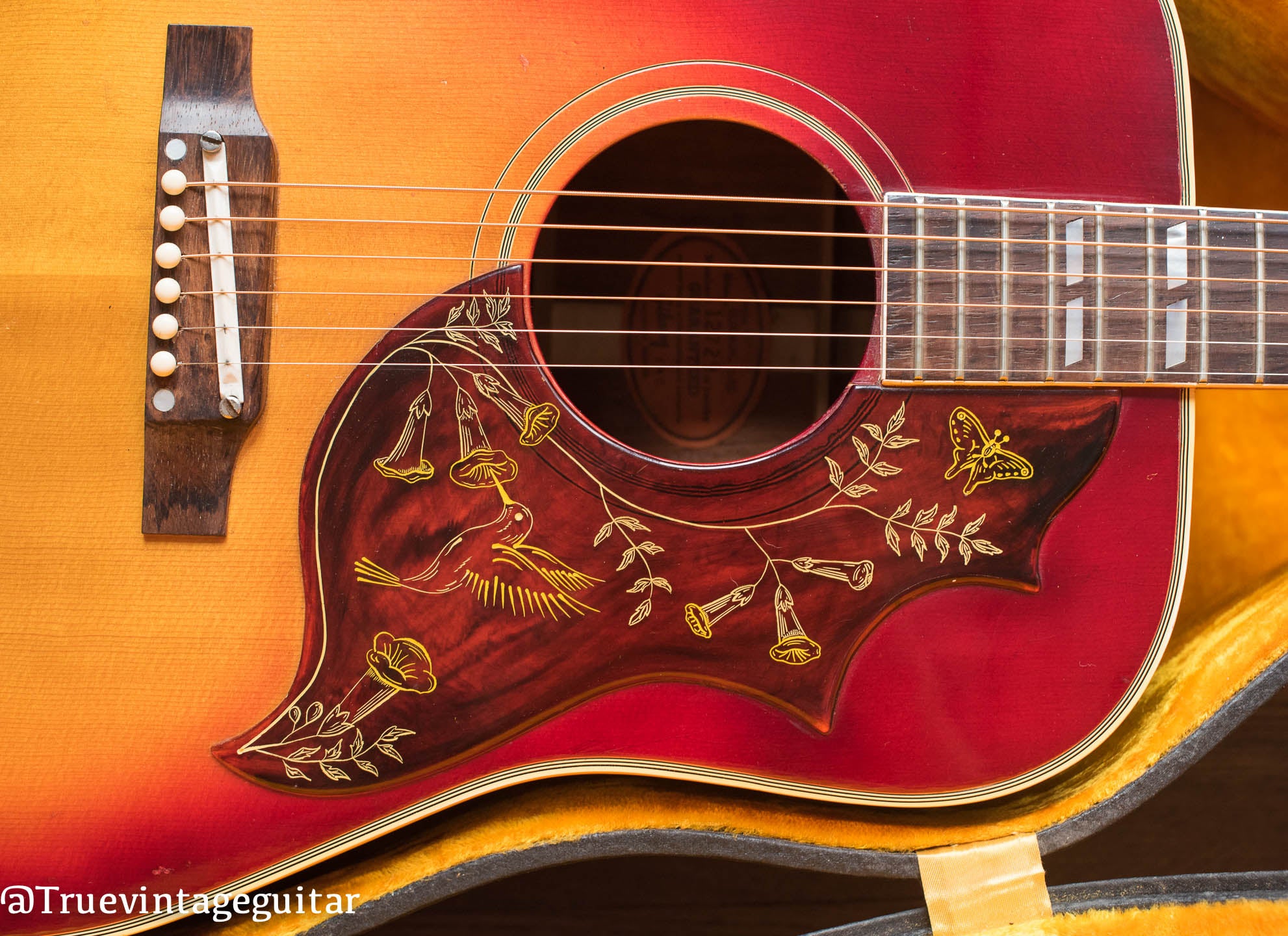 Engraved Hummingbird pickguard Gibson guitar