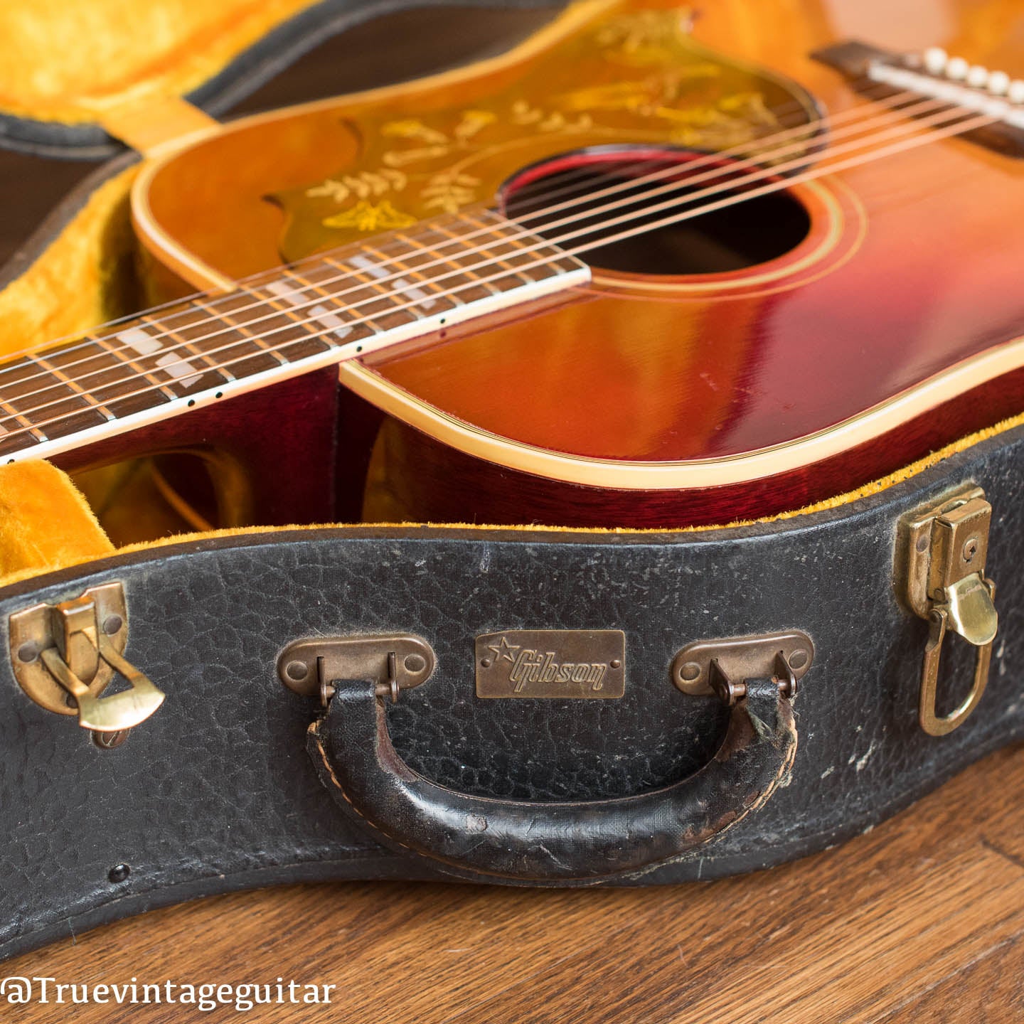 Raised metal Gibson tag original case Hummingbird