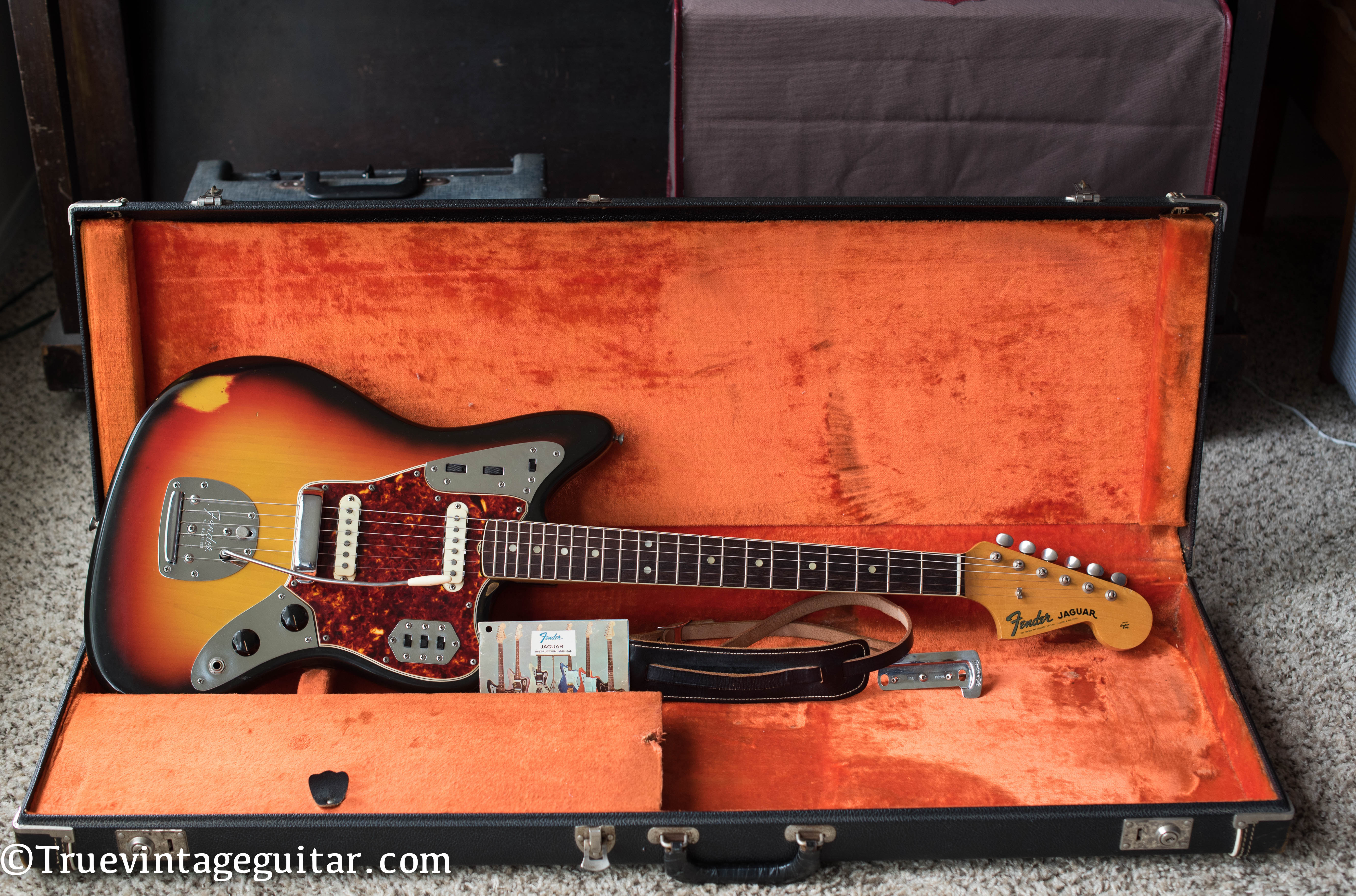 Fender Jaguar guitar original case vintage 1965